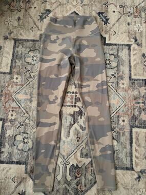 Alo Yoga High Waist Airbrush Leggings Womens Small Gray Putty Camo Full Length